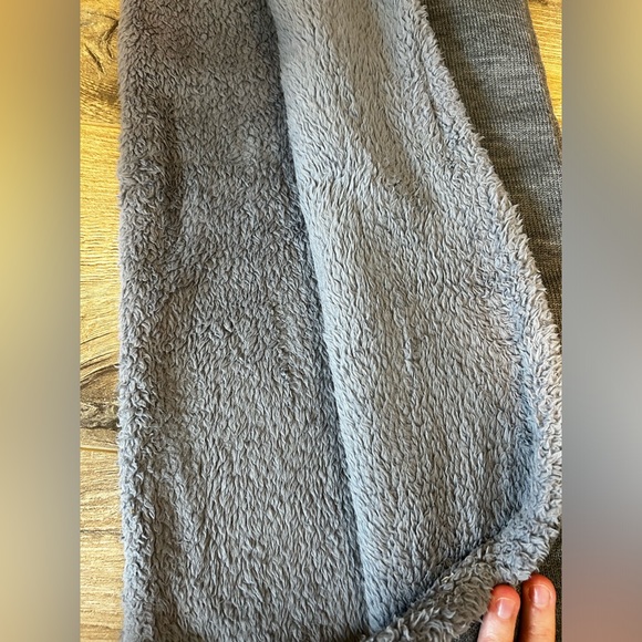 Lululemon circle Sherpa scarf - Picture 4 of 6